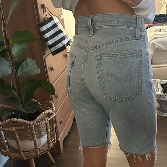 LEVIS 501 MID THIGH SHORTS - Picture 3 of 5